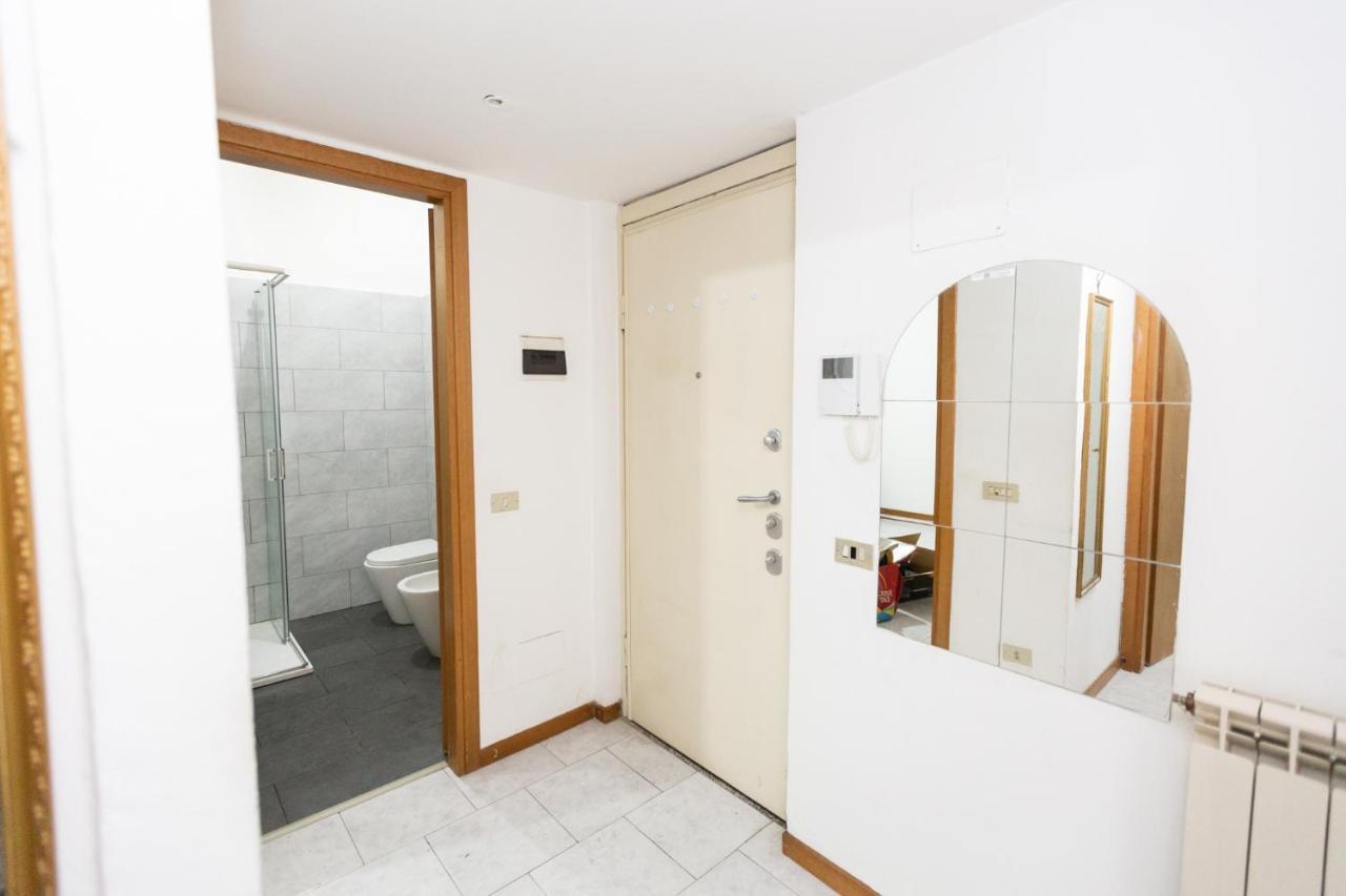 Dream House Chinatown Apartment Milan Bagian luar foto