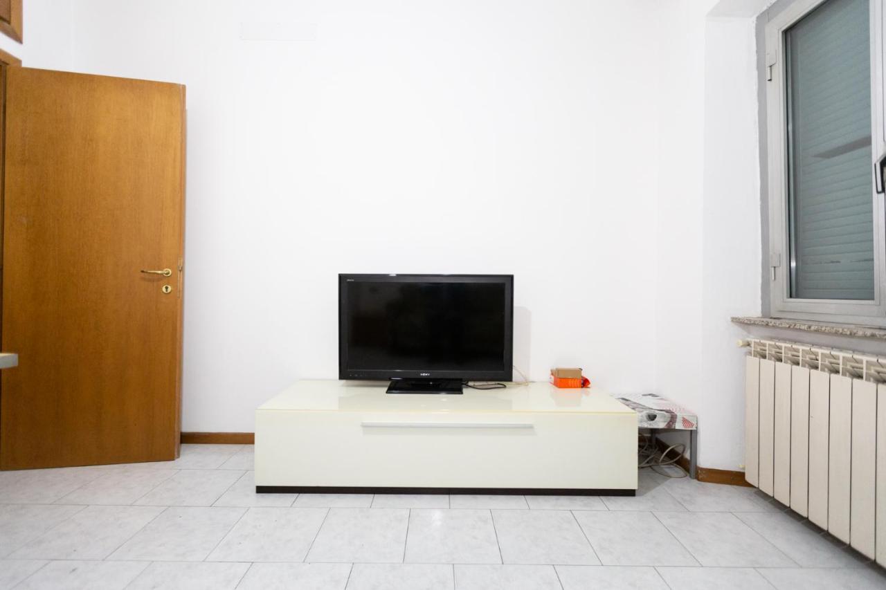 Dream House Chinatown Apartment Milan Bagian luar foto