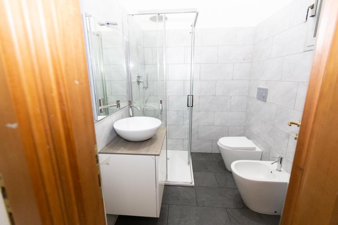 Dream House Chinatown Apartment Milan Bagian luar foto