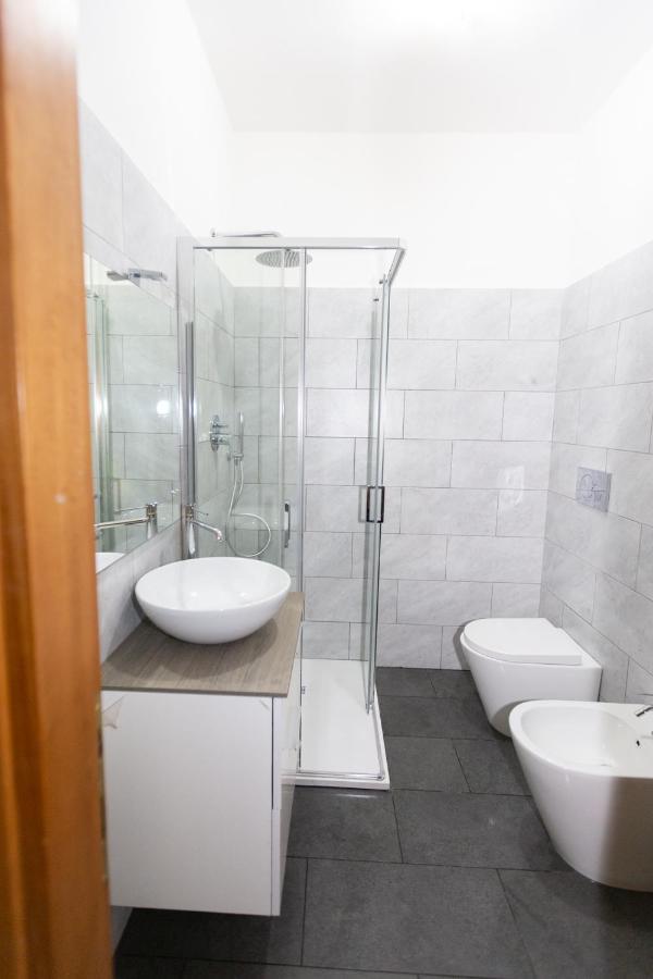 Dream House Chinatown Apartment Milan Bagian luar foto