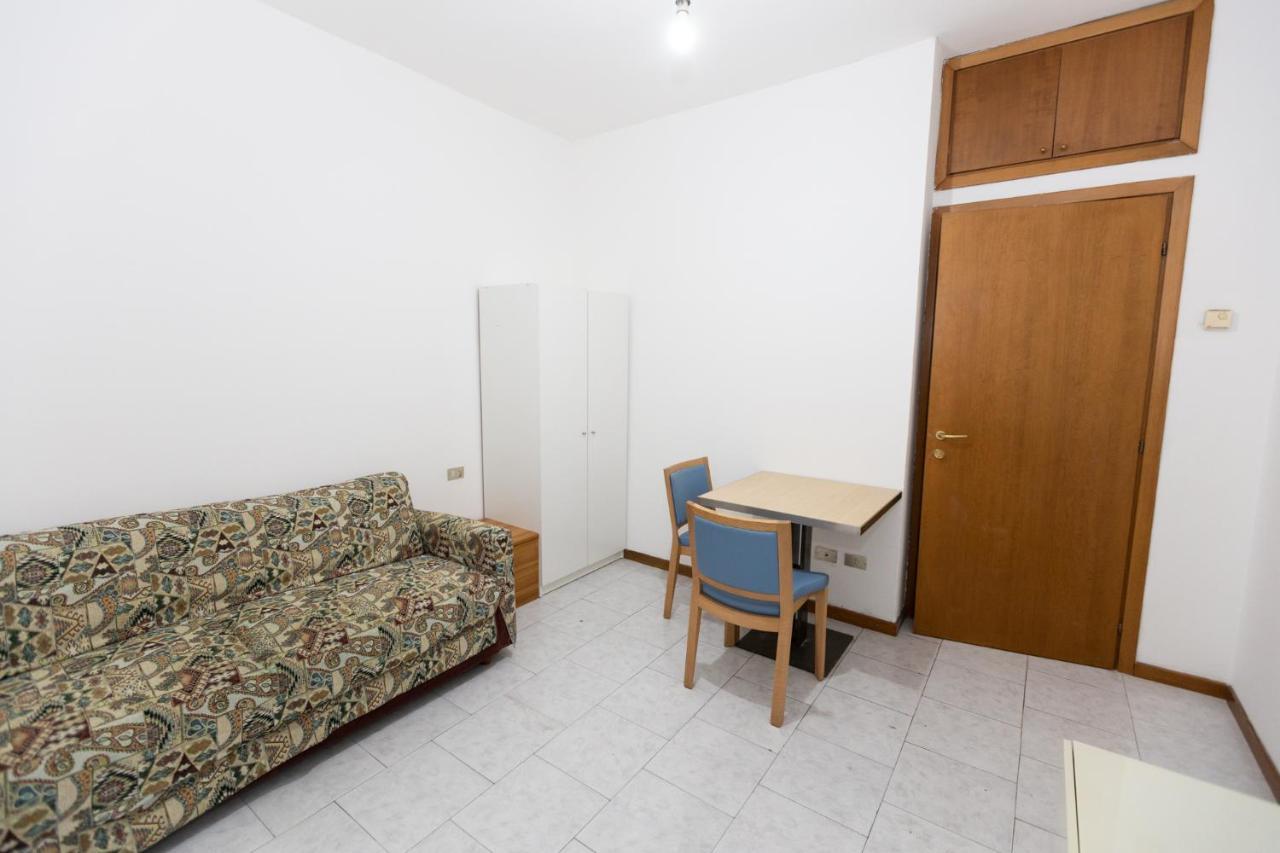 Dream House Chinatown Apartment Milan Bagian luar foto