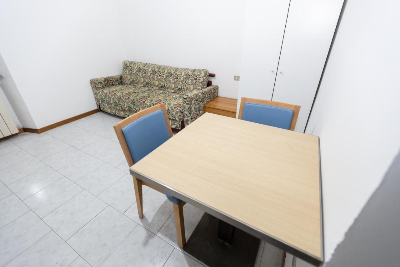 Dream House Chinatown Apartment Milan Bagian luar foto