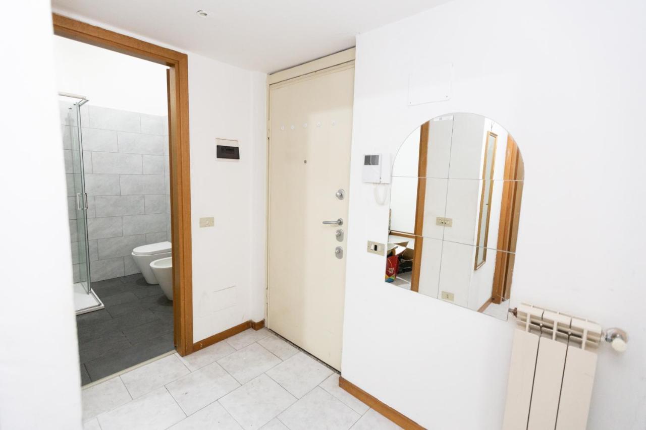 Dream House Chinatown Apartment Milan Bagian luar foto