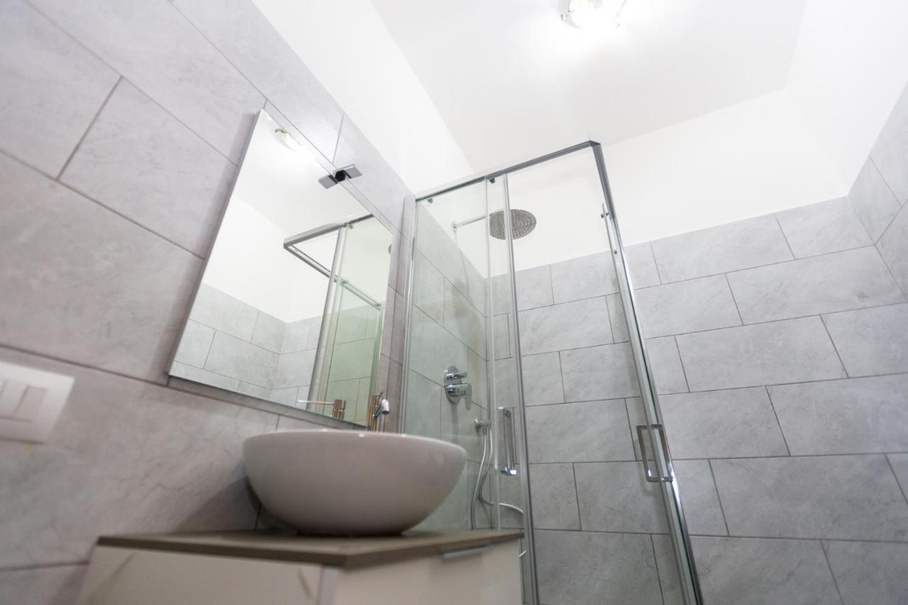 Dream House Chinatown Apartment Milan Bagian luar foto